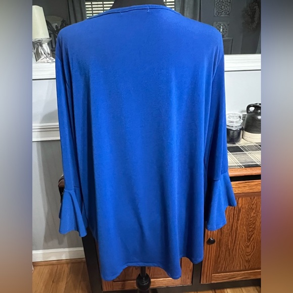 Green Envelope Women’s Top - Picture 4 of 5